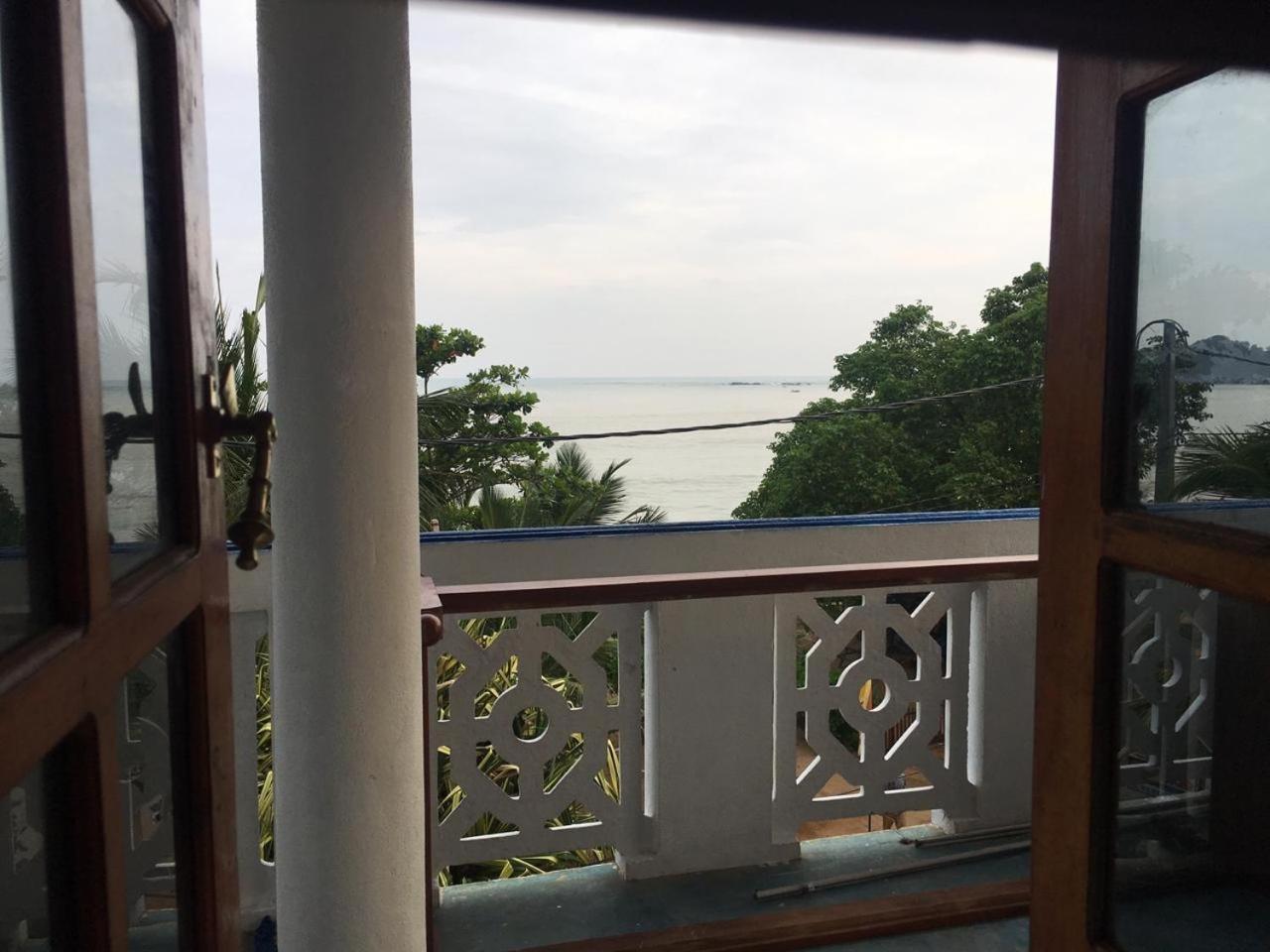 Bluewhale Beach Hotel Tangalle Dış mekan fotoğraf